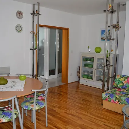 Flavia Appartement *